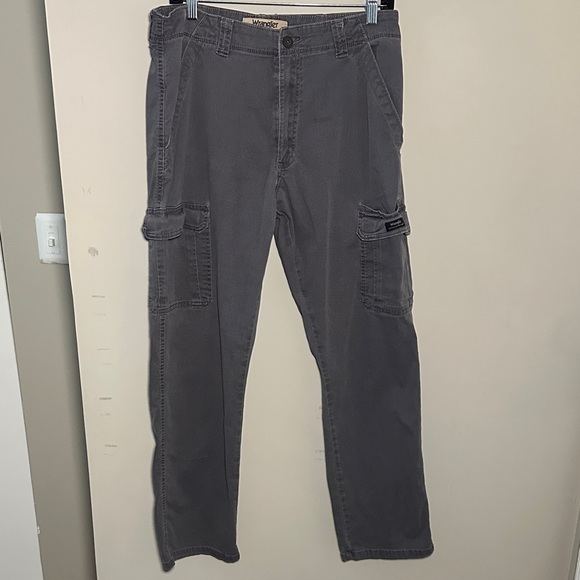 Wrangler Men's Charcoal gray Cargo Pants - Picture 1 of 5